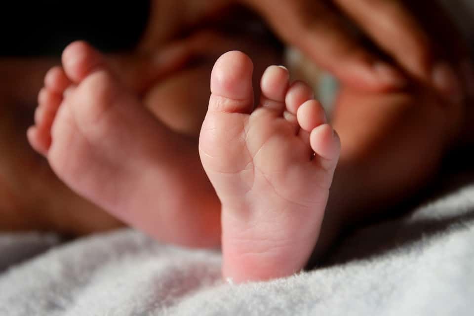 baby-feet-child abuse