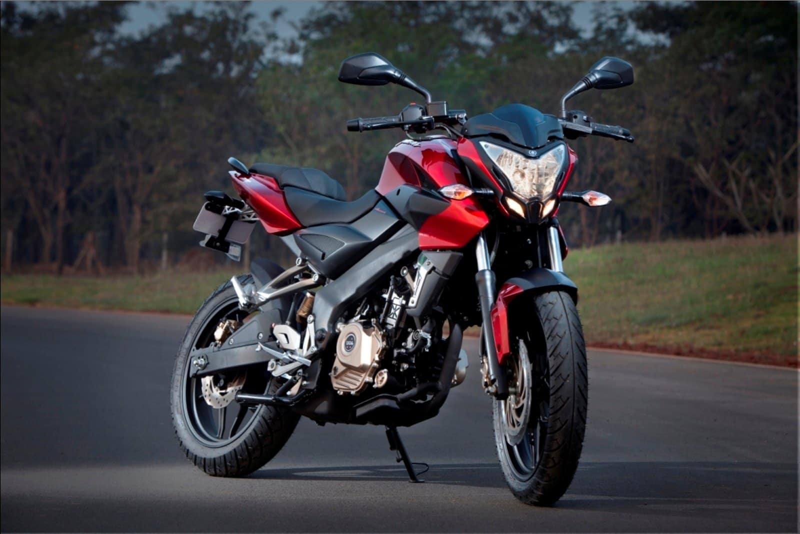 2012-bajaj-pulsar-200-ns-8_1600x0w