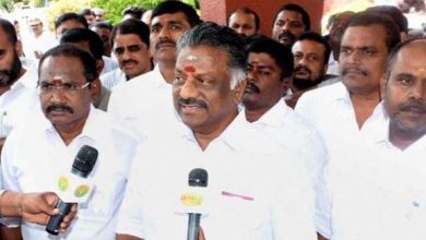 Panneerselvam-at-a-press-meet-in-Madura