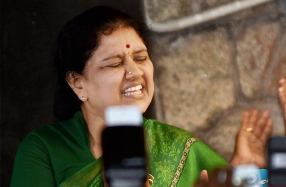 sasikala-addresses-media