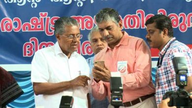 jacob-thomas-with-pinarayi