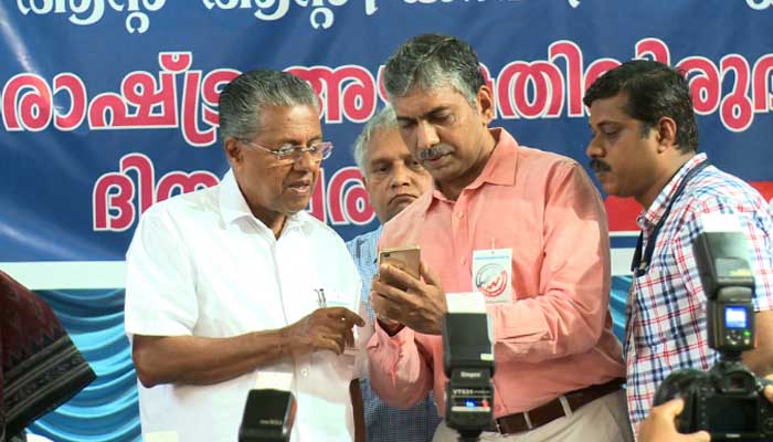 jacob-thomas-with-pinarayi