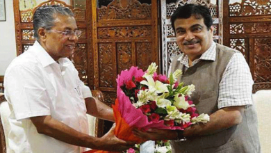 pinarayi-meets-nithin gadkari