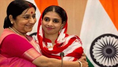 SUSHAMA SWARAJ AND GEETHA