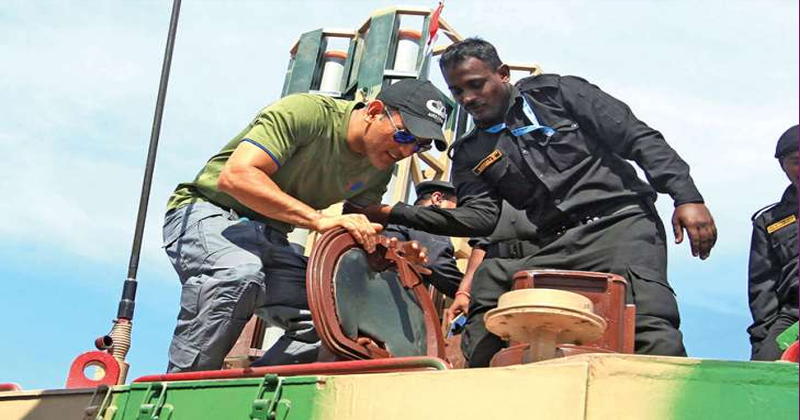 dhoni indian nevi