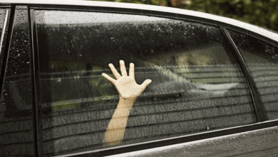 Fujairah Two children STUCK car