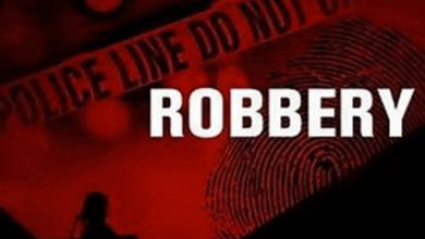 theft in Policeman house; loses gold