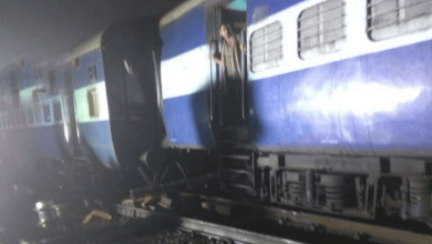 coaches of train derail