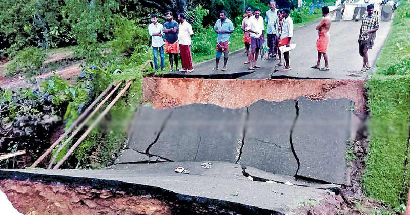 kerala flood road