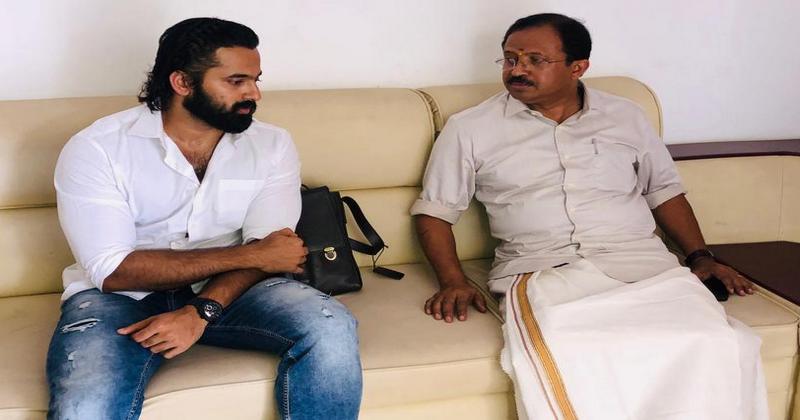 V MURALEEDHARAN MP MEET UNNI MUKUNDAN